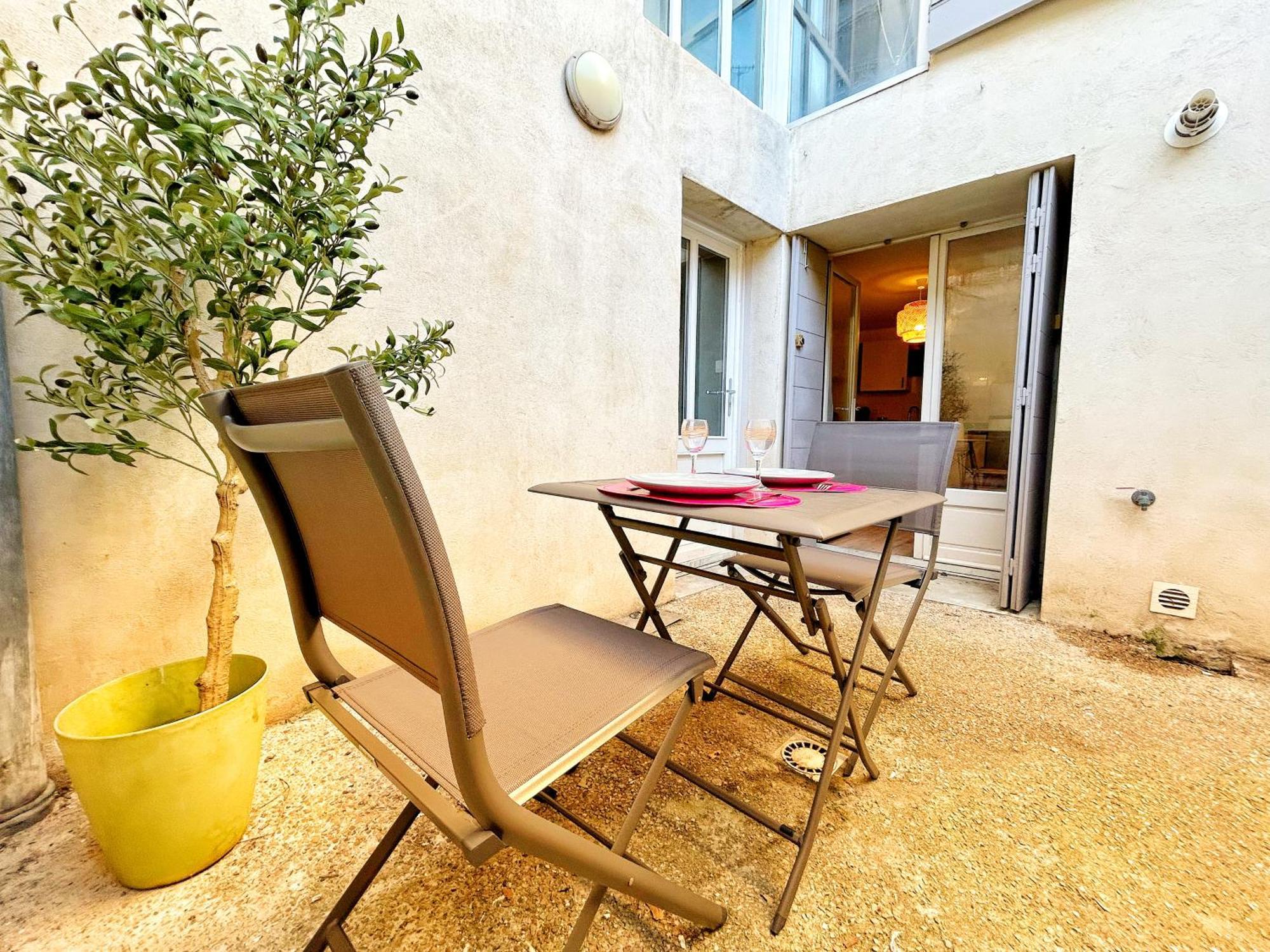 Cosy Ocre Apartment อาร์ลส์ ภายนอก รูปภาพ